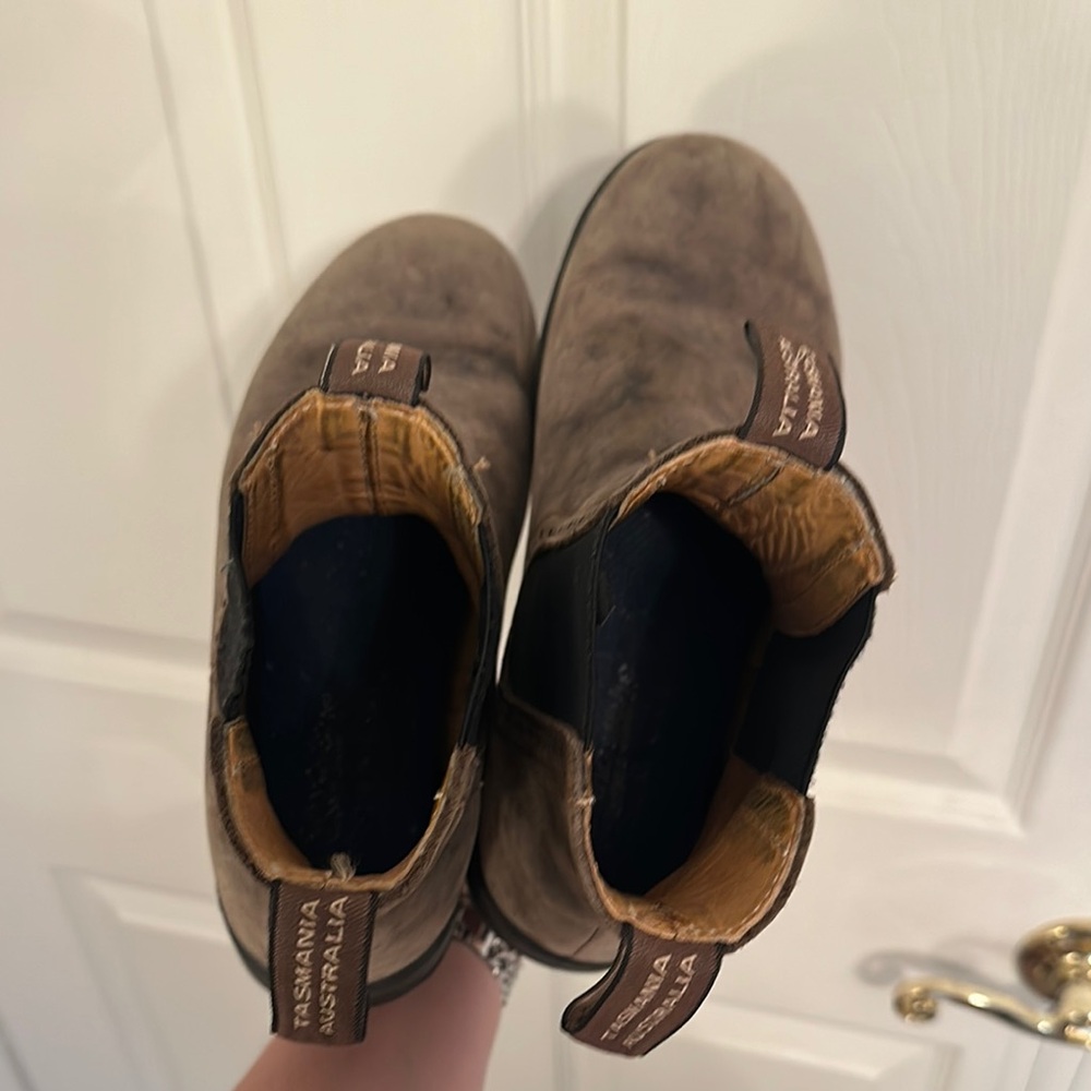 Blundstone Brown and Black Chelsea Boots with Elastic Panels - Picture 2 of 4